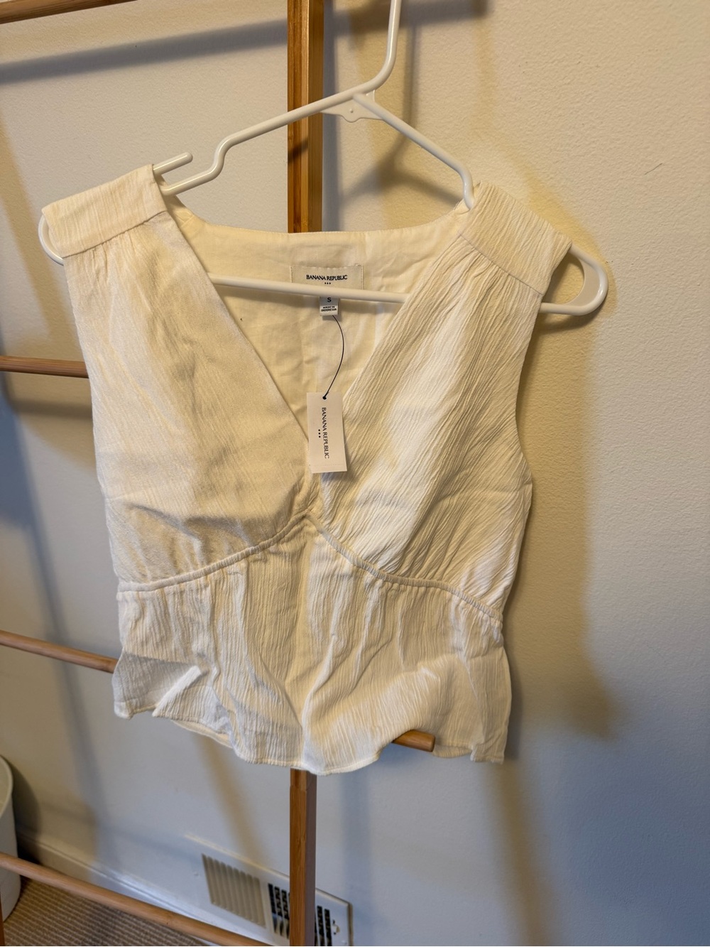 Banana Republic Cream Textured V-Neck Peplum Camisole